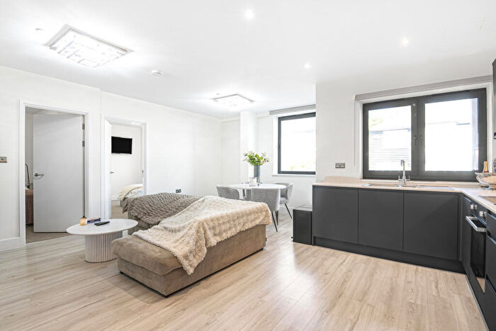 2 Bedroom Apartment To Rent In Half Moon Lane, Epping, CM16