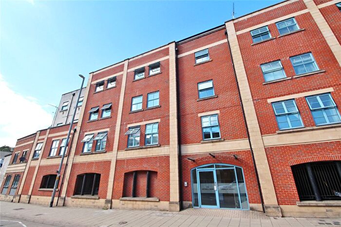 2 Bedroom Flat To Rent In Harbour House, Hotwell Road, Bristol, Somerset, BS8