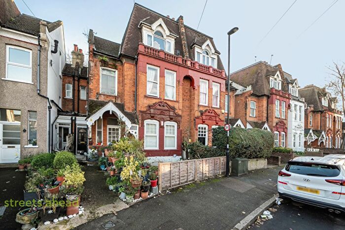 3 Bedroom Flat For Sale In Broad Green Avenue, Croydon, CR0