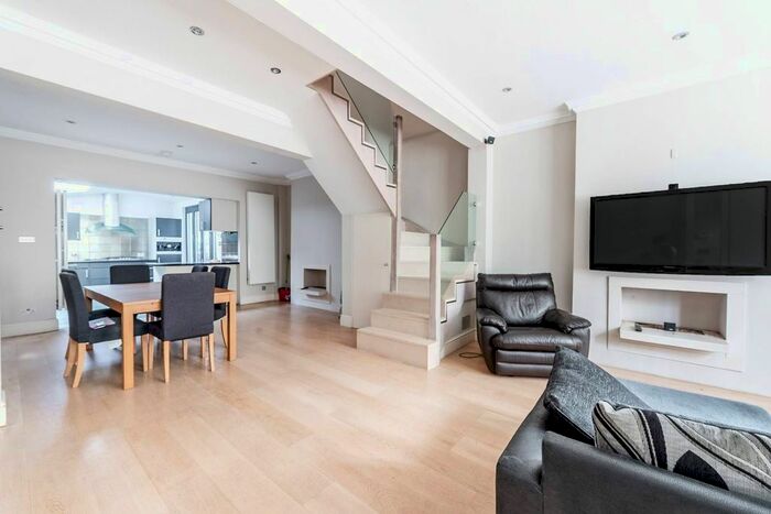 4 Bedroom Property To Rent In Lots Road, Chelsea, London, SW10