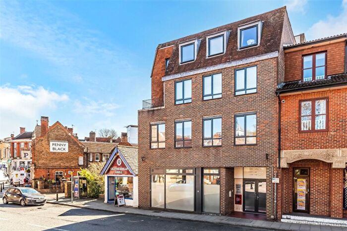 1 Bedroom Flat For Sale In North Street, Leatherhead, Surrey, KT22