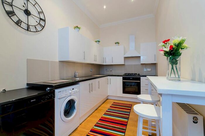 2 Bedroom Maisonette To Rent In Lawrie Park Road, Sydenham, London, SE26