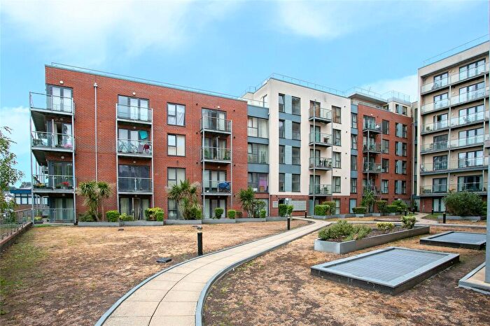 2 Bedroom Apartment To Rent In Midland Road, Hemel Hempstead, Hertfordshire, HP2