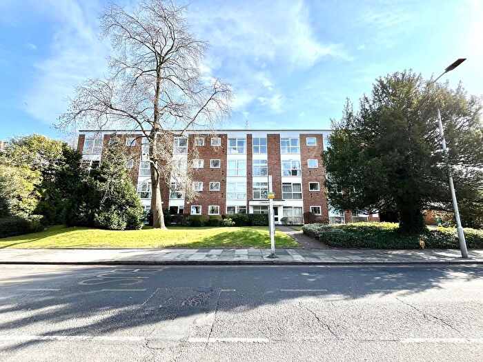 1 Bedroom Flat To Rent In Claremont Road, Surbiton, Surrey., KT6