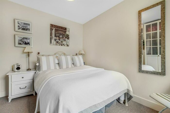 1 Bedroom Flat To Rent In Upper Richmond Road West, East Sheen, SW14