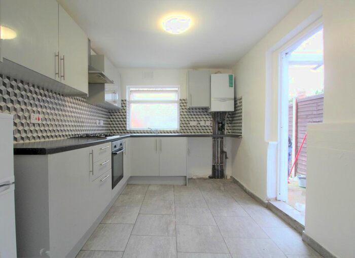 5 Bedroom Property To Rent In Chester Road, London N9