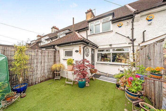 3 Bedroom Terraced House For Sale In Horton Hill, Epsom, KT19