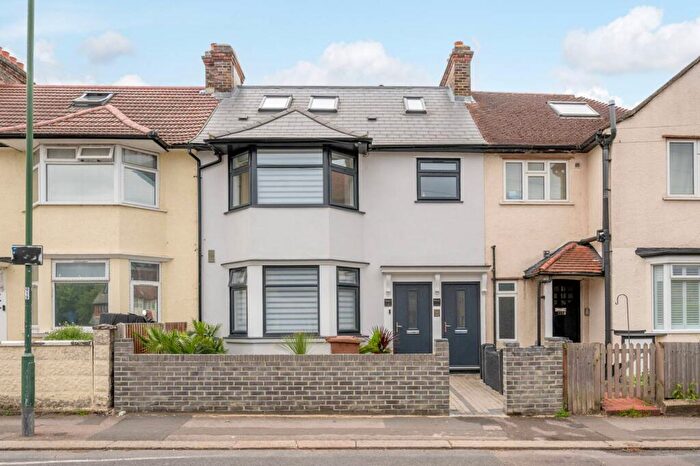 2 Bedroom Flat To Rent In Ashbourne Road, Tooting, Mitcham, CR4