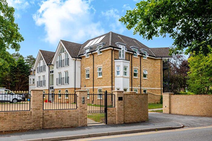 2 Bedroom Flat For Sale In Westhall Road, Warlingham, CR6