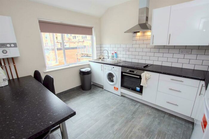 2 Bedroom House To Rent In Oak Tree Lane, Birmingham, B29