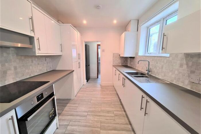 3 Bedroom Terraced House To Rent In Newhaven Lane, London, London, E16