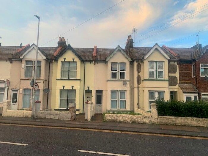 3 Bedroom Terraced House To Rent In Rainham Road, Gillingham, Kent, ME7