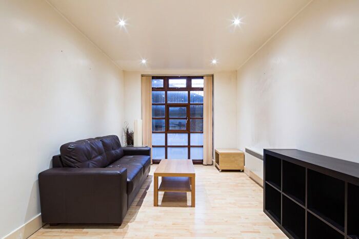 1 Bedroom Flat To Rent In Riga Mews, - Commercial Road, London, E1
