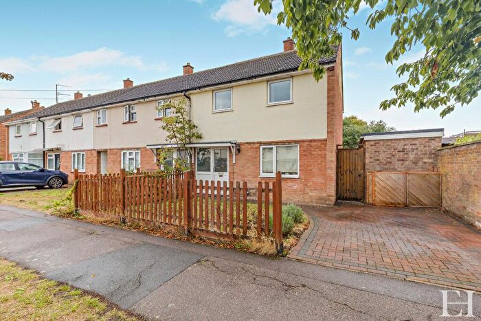2 Bedroom End Of Terrace House For Sale In Hawkins Road, Cambridge, CB4