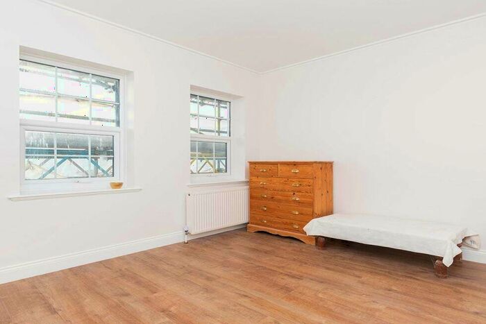 3 Bedroom Flat To Rent In Stanley Gardens, Willesden Green, NW2