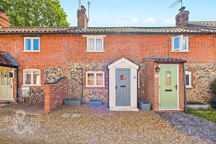 2 Bedroom Cottage For Sale In School Lane, Little Melton, Norwich, NR9