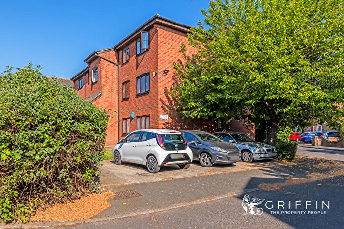 2 Bedroom Flat For Sale In Falcon Avenue, Grays, RM17