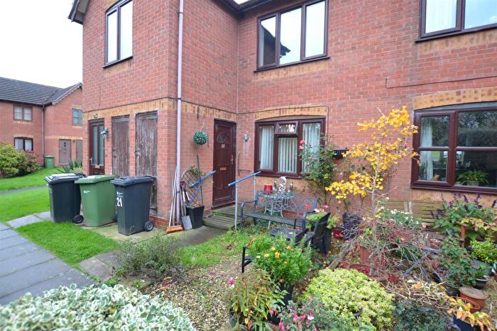 2 Bedroom Apartment For Sale In Kenelm Court, Leominster, HR6