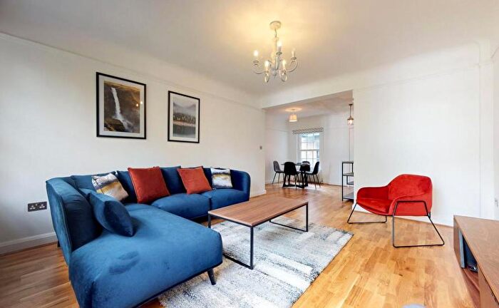 3 Bedroom Apartment To Rent In Gloucester Place, Marylebone, London, NW1
