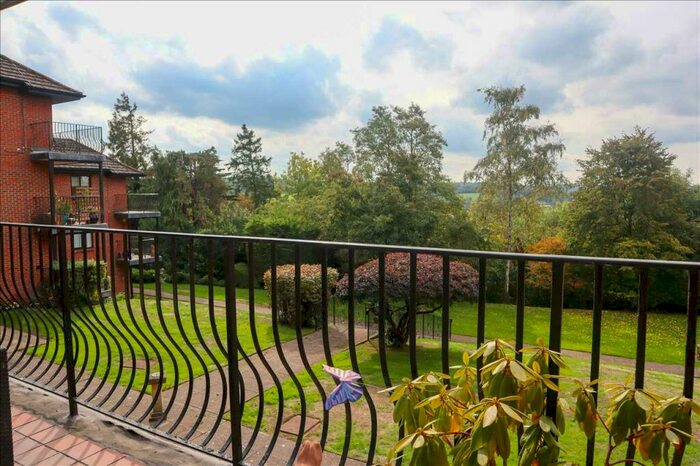 2 Bedroom Apartment To Rent In Dorin Court, CR6