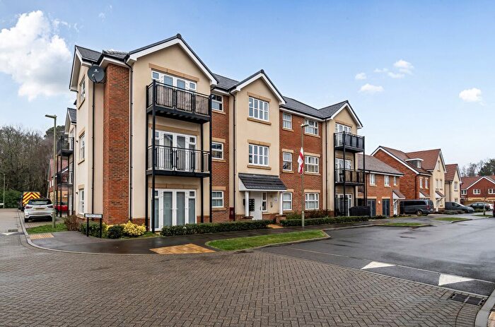 2 Bedroom Flat For Sale In Hurst Avenue, Blackwater, Camberley, GU17