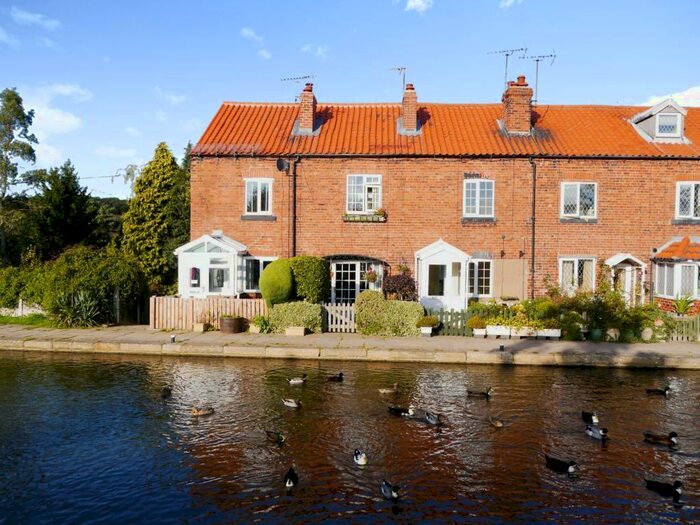 2 Bedroom Cottage For Sale In Turnerwood, Worksop, S80