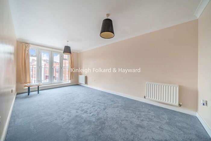 2 Bedroom Flat To Rent In Masons Hill, Bromley, Kent, BR2