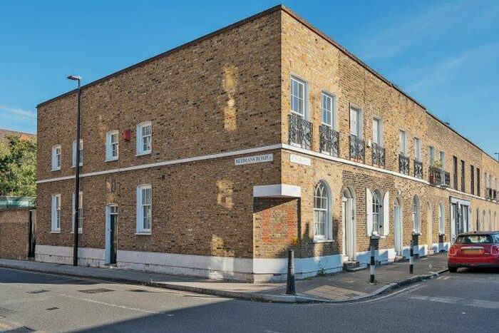 2 Bedroom End Of Terrace House To Rent In Jubilee Street, London, E1