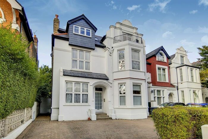 3 Bedroom Flat To Rent In Madeley Road, London, W5