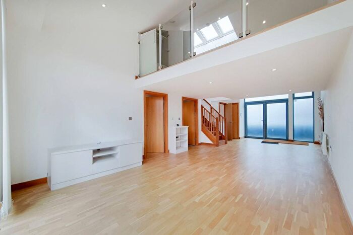 2 Bedroom Flat To Rent In Dace Road., Victoria Park, London, E3