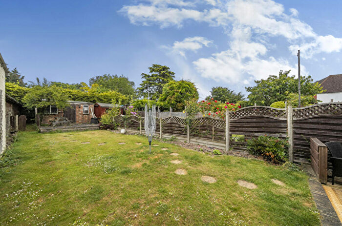 3 Bedroom End Of Terrace House For Sale In Birchwood Road, Wilmington, Dartford, Kent, DA2