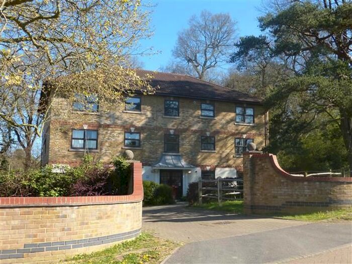 2 Bedroom Flat To Rent In Alpine Road, Redhill, RH1