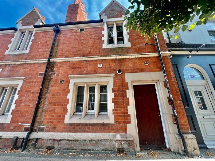 Flat To Rent In Narborough Road, Leicester, LE3