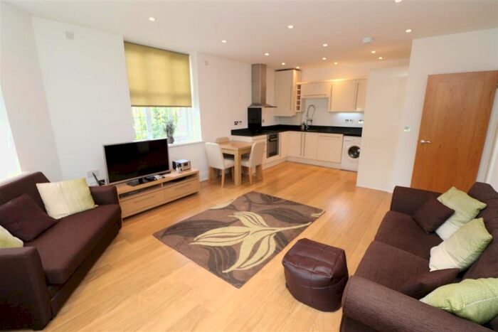 2 Bedroom Flat To Rent In Watling Street, Radlett, WD7