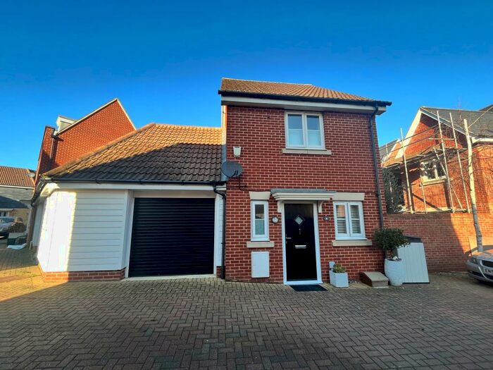 2 Bedroom Link Detached House To Rent In Ratcliffe Gate, Chelmsford, CM1
