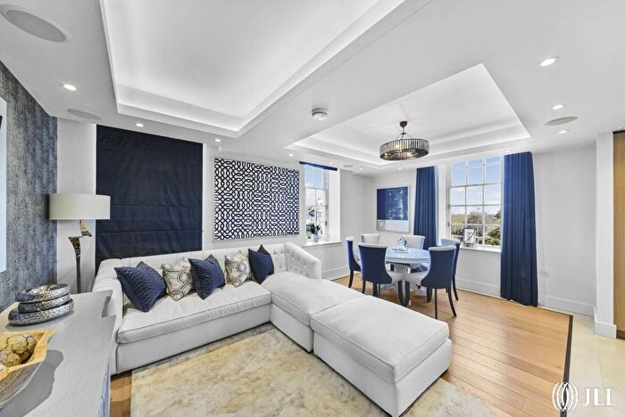 3 Bedroom Flat For Sale In Richmond Hill, Richmond, TW10