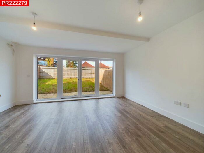 4 Bedroom House To Rent In Beatrice Square, Tadworth, – Bedrooms House, KT20