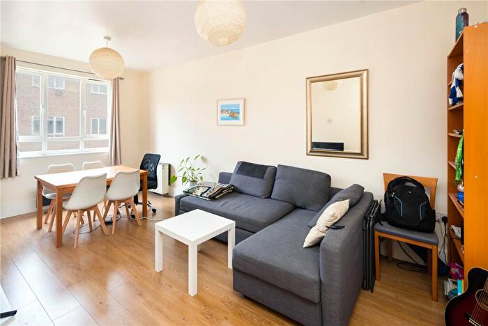 2 Bedroom Flat To Rent In Festival Court, Holly Street, London, E8