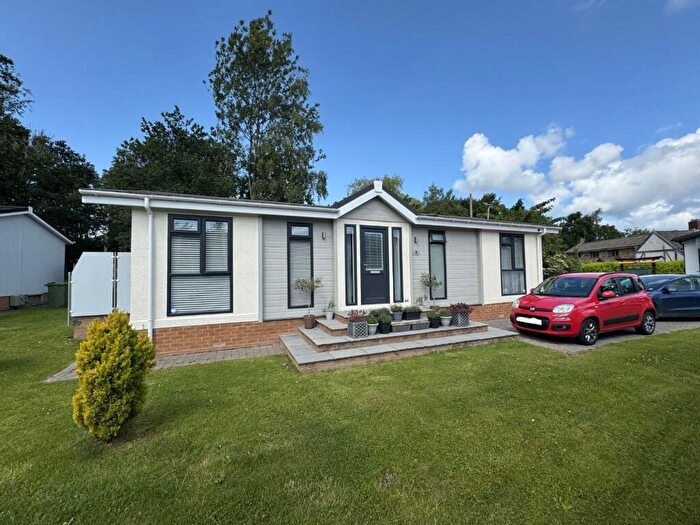 2 Bedroom Park Home For Sale In Mickley Lane, Stretton, DE55