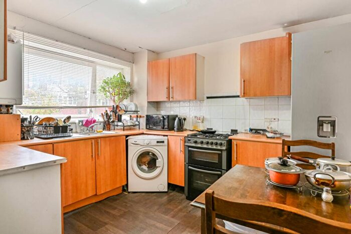4 Bedroom Terraced House For Sale In Howard Road, Stoke Newington, London, N16