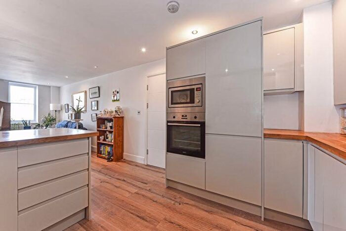 2 Bedroom Flat For Sale In Oyster Mews, Spring Gardens, PO10