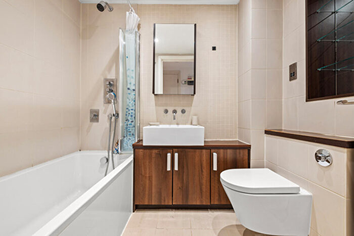 1 Bedroom Apartment For Sale In St John Street, London, EC1M