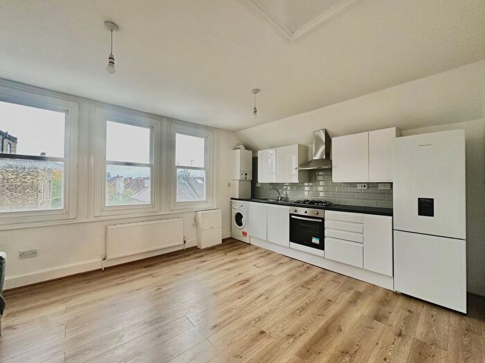 1 Bedroom Flat To Rent In Blandfield Road, London, SW12