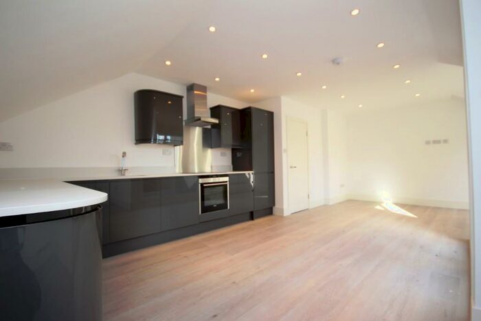 1 Bedroom Flat To Rent In St. James's Street, London, E17