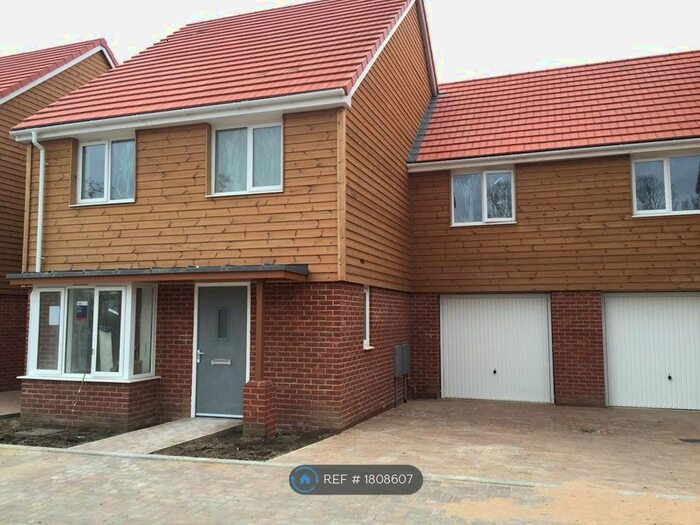 4 Bedroom Detached House To Rent In Darwin Avenue, Dartford, DA1