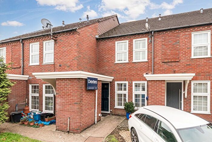 1 Bedroom Terraced House For Sale In Park Crescent, Twickenham, TW2