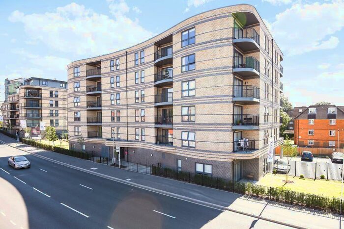 2 Bedroom Apartment To Rent In Slough, Berkshire, SL1