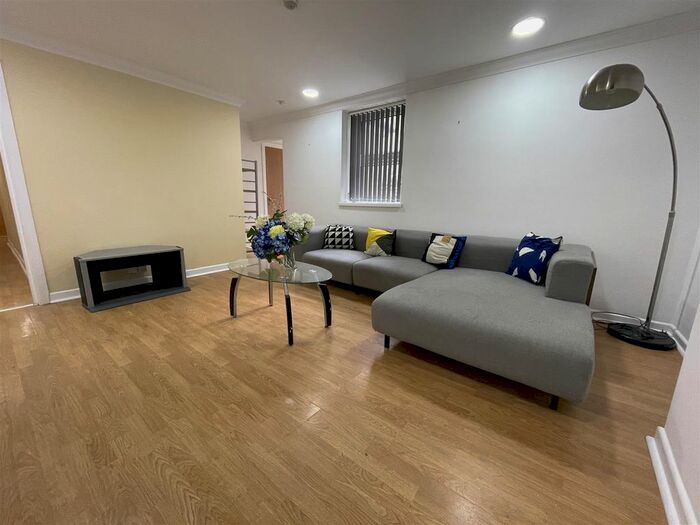 3 Bedroom Flat To Rent In Richmond Road, Cathays, Cardiff, CF24