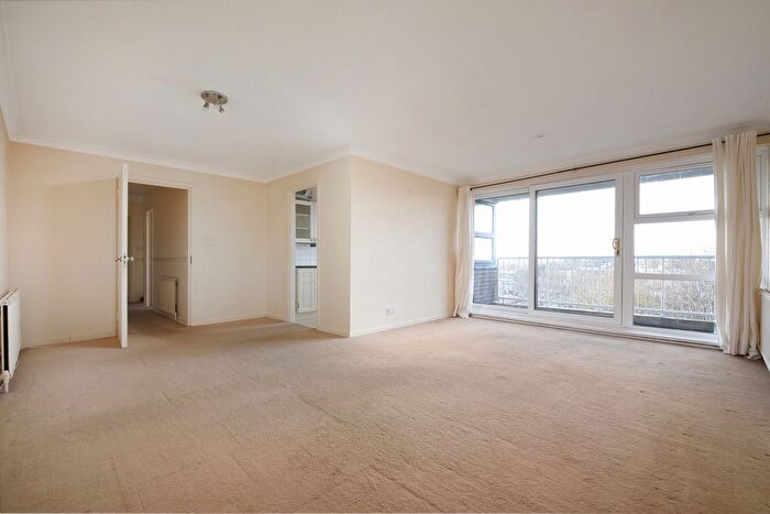 2 Bedroom Flat For Sale In Glenbuck Road, Surbiton, KT6