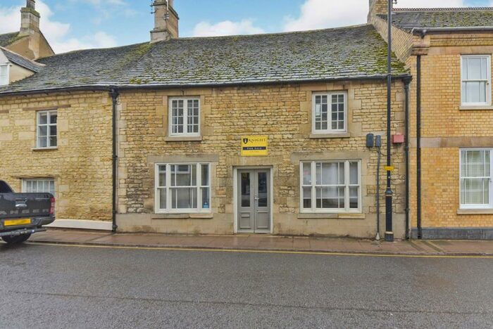 2 Bedroom Apartment To Rent In St. Peters Street, Stamford, PE9